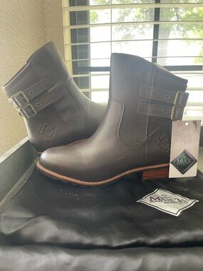 Muck Brown Leather Ankle Buckle Bootie Round Toe Women's Boots Size 10